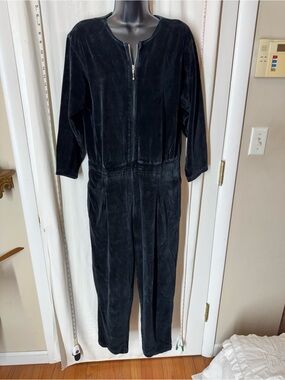 Vintage Women's Liz Claiborne Velour Jumpsuit